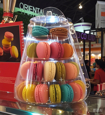 Tamanho A embalagem deve corresponder ao tamanho dos macarons para evitar movimentos e danos durante o transporte
