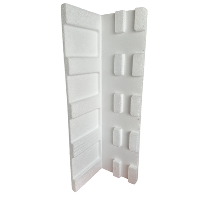 É um material de embalagem comum, feito de poliestireno e outros plásticos de espuma.
